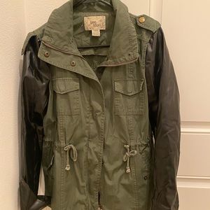 Jacket hunter green and blk sleeves